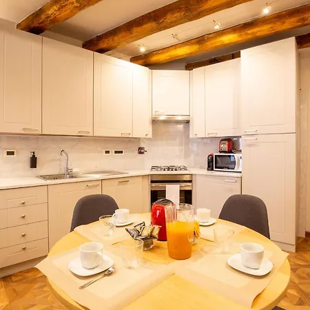 아파트 Bolognaroomscom - Falegnami Boutique *