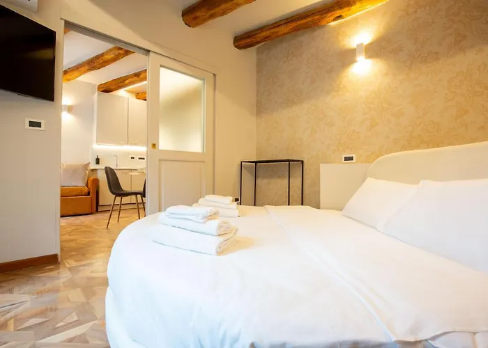 Bolognaroomscom - Falegnami Boutique Lejlighed