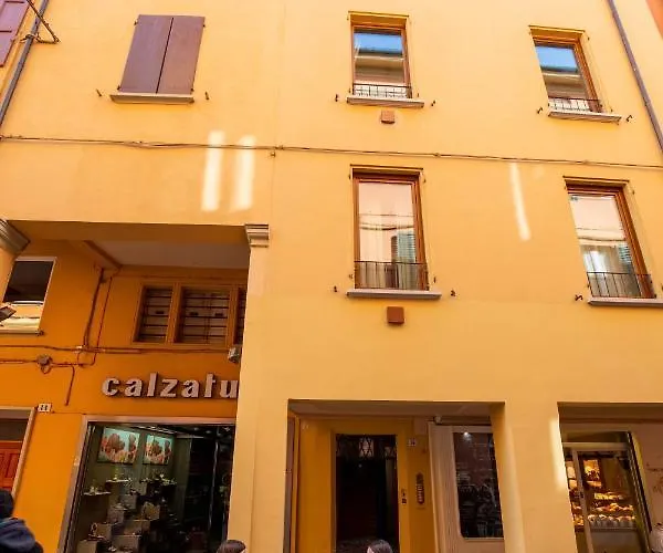 Bolognaroomscom - Falegnami Boutique Lejlighed