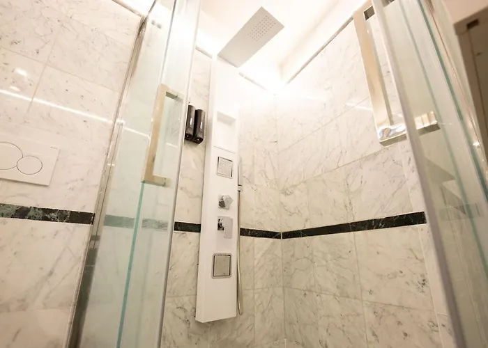 Bolognaroomscom - Falegnami Boutique * ボローニャ